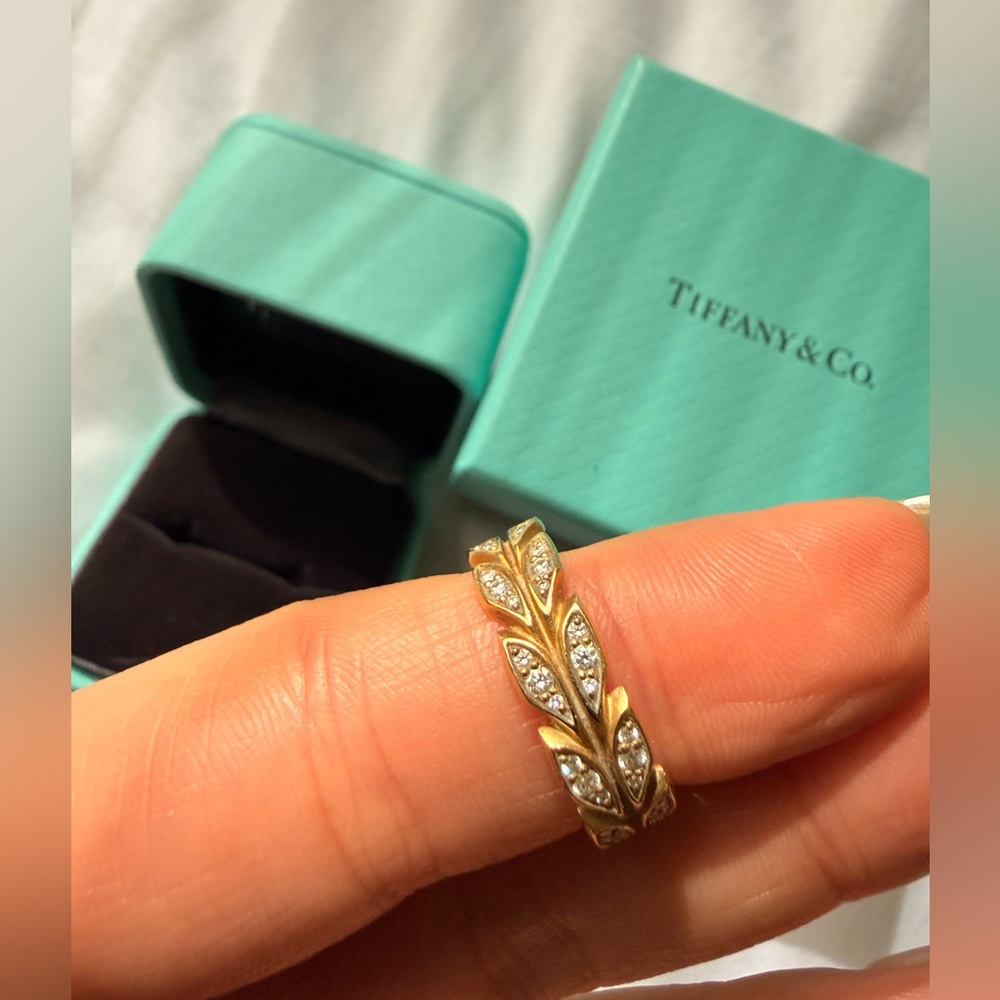 Authentic Tiffany & Co 18k Yellow Gold Diamond Vine Ring